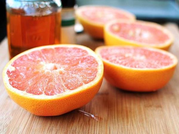 Grapefruit mit Honig hat fettverbrennende Eigenschaften, aber Vorsicht!